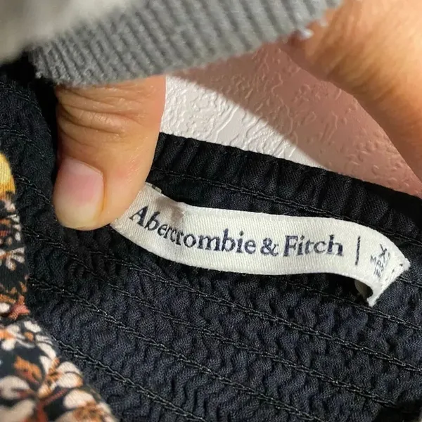 Abercrombie & Fitch Women’s Floral Smocked Bodysuit Size XS - Image 3