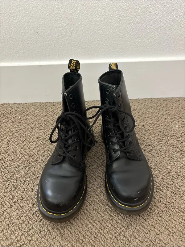 Dr. Martens 1460 Smooth Leather Lace-Up Boots in black - Image 2