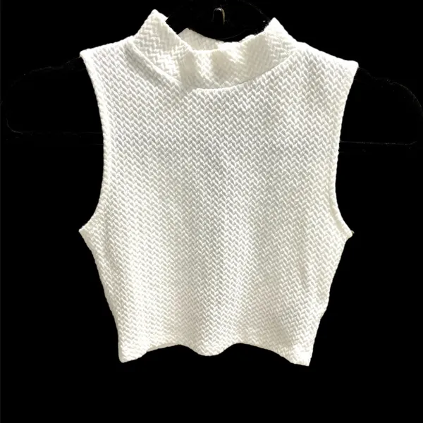 DIVIDED H&M White Textured Sleeveless Crop Top with Back Button Closure Sz XS - Image 6