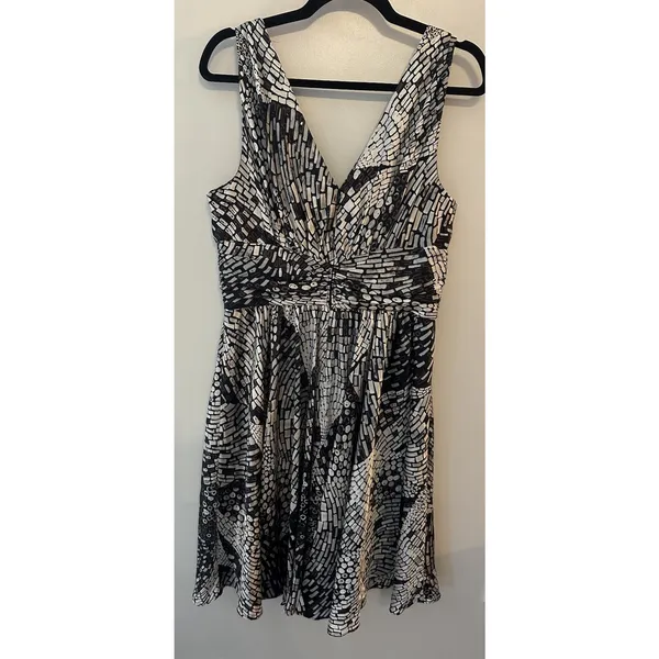 White House Black Market Dress White/Black Vintage Size 12 Vneck Sleeveless Y2K - Image 2