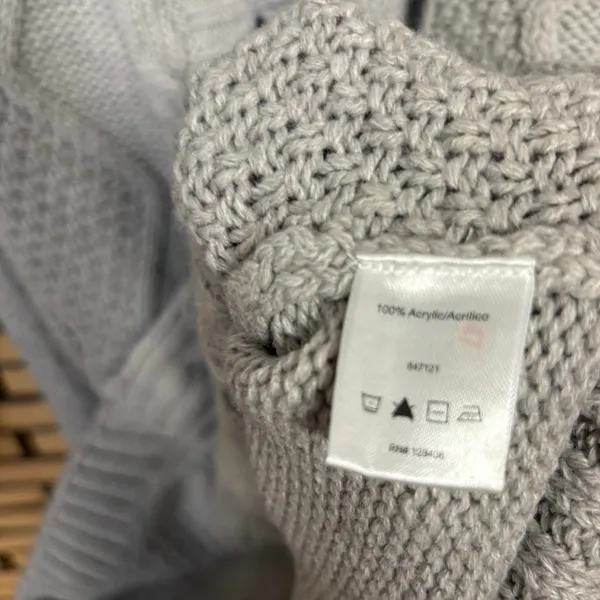 Venus Gray Cable Knit Button Front Cardigan‎ Size Small - Image 5