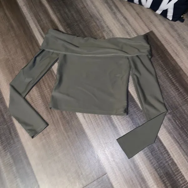 Edikted Off-Shoulder Olive Green Women's Top - Image 7