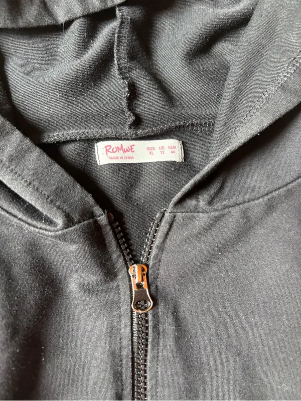 SheIn Black Zip-Up Cropped Hoodie - Image 2