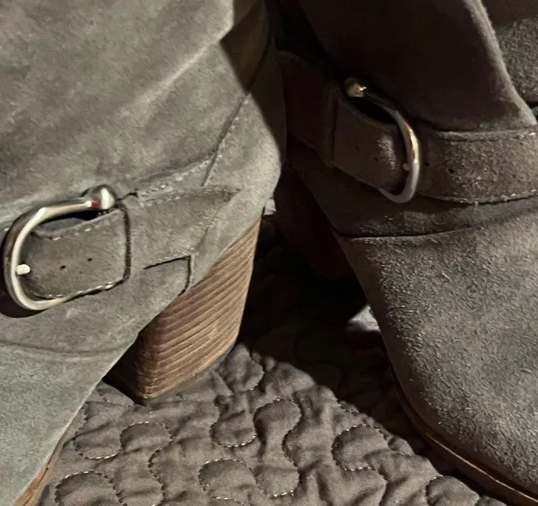 Isola Lavoy Grey Leather Stacked Heel Ankle Boots Size 7M Gorgeous NWOT - Image 7