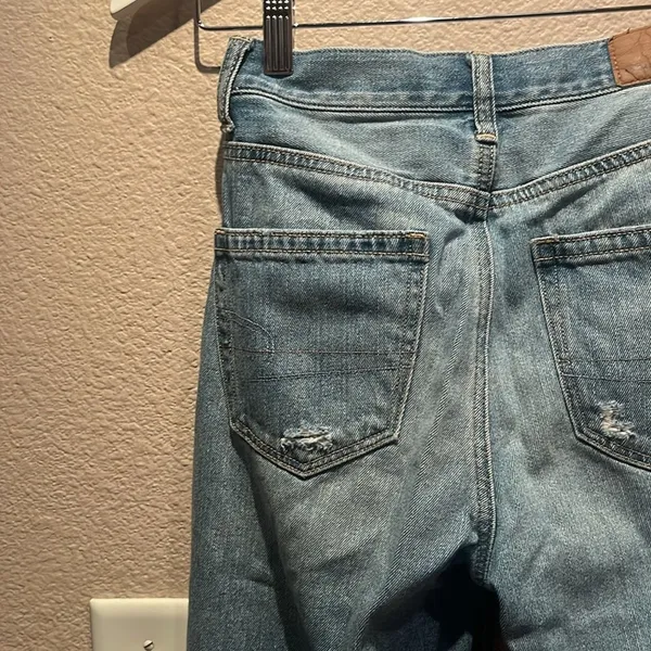 American Eagle Woman’s Mom Jeans Size 00 Short Distressed - Image 11