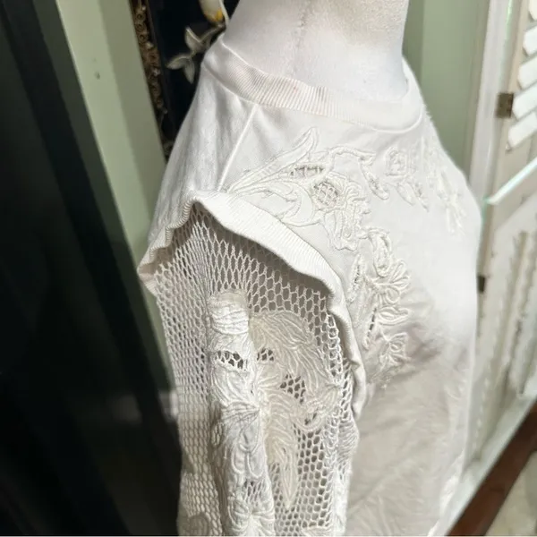 Anthropologie White Embroidered Cutwork Sweatshirt – Size XS (Oversized Fit) - Image 5