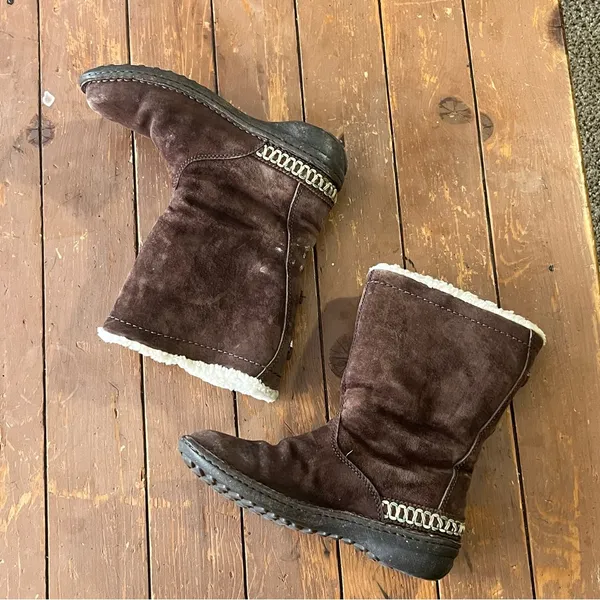 UGG Kona 5183 Women's Boots in Brown Suede - Image 3