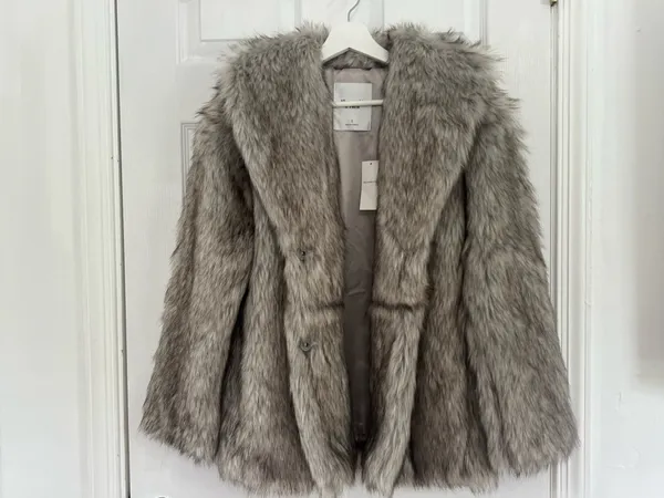 Abercrombie & Fitch Faux Fur Coat Gray Glam Luxe Winter Mob Wife Holiday Jacket Size S - Image 2