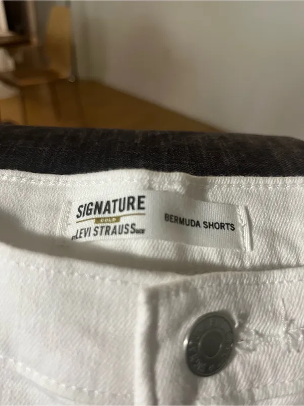 Levi's Signature by Levi Strauss White Women's Jean Shorts - Image 3