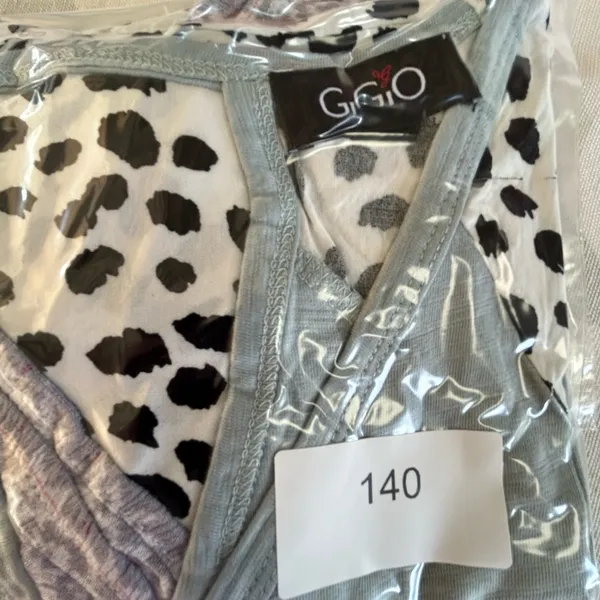 Women's Gray and Patterned Top Size L - Image 8