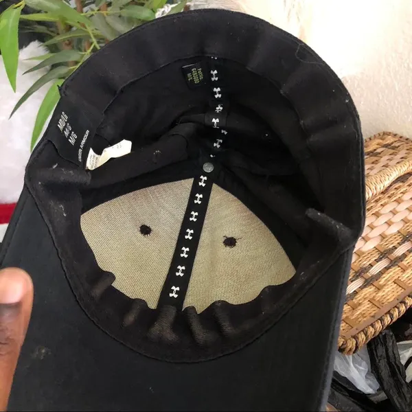 Under Armour Preloved Black baseball cap hat Size Med, elastic head band stretchy - Image 3