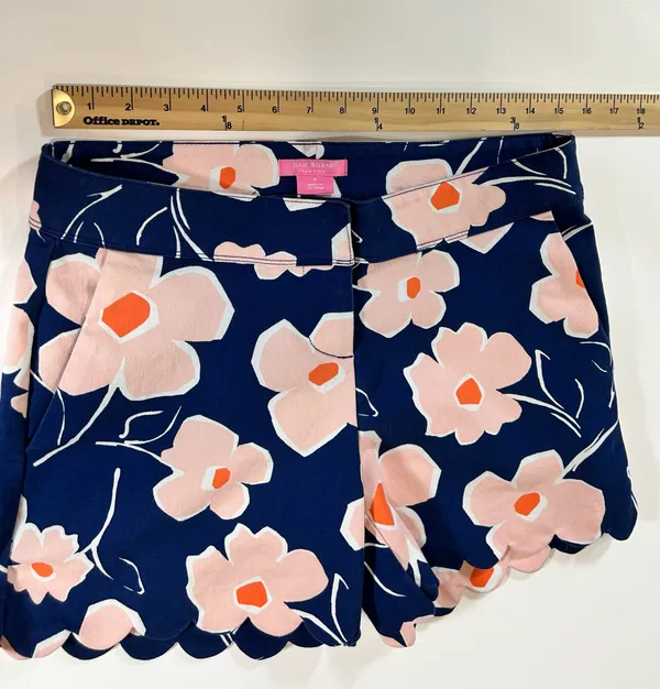 Isaac Mizrahi New York Floral Scalloped Hem Shorts Navy Pink Size 6 - Image 5