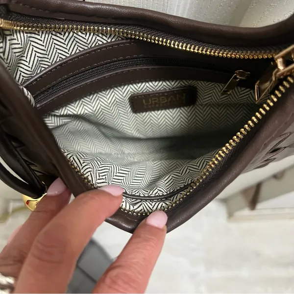 Urban Expressions Elegant Brown Woven Handbag - Image 4