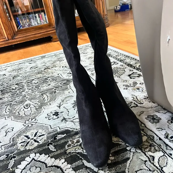 Elegant Black Suede Knee - Image 2