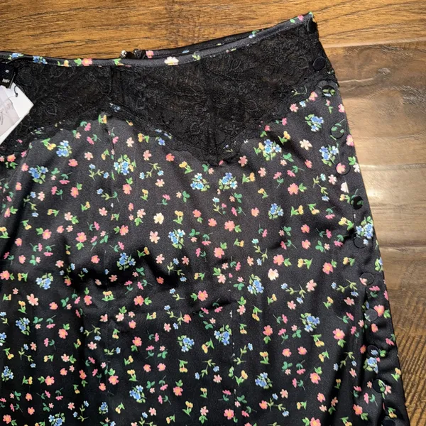 NWT FOR LOVE AND LEMONS x VS COLLECTION LUCY BLACK FLORAL‎ SKIRT SIZE SMALL - Image 3