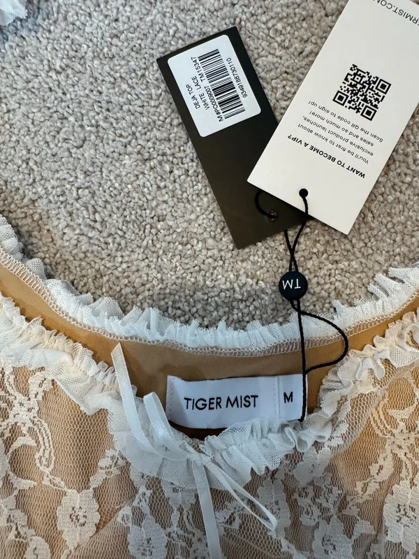 Tiger Mist White/Tan Lace Top - Image 2