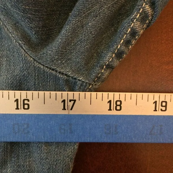 Levi’s women’s denim Jean jacket small - Image 2