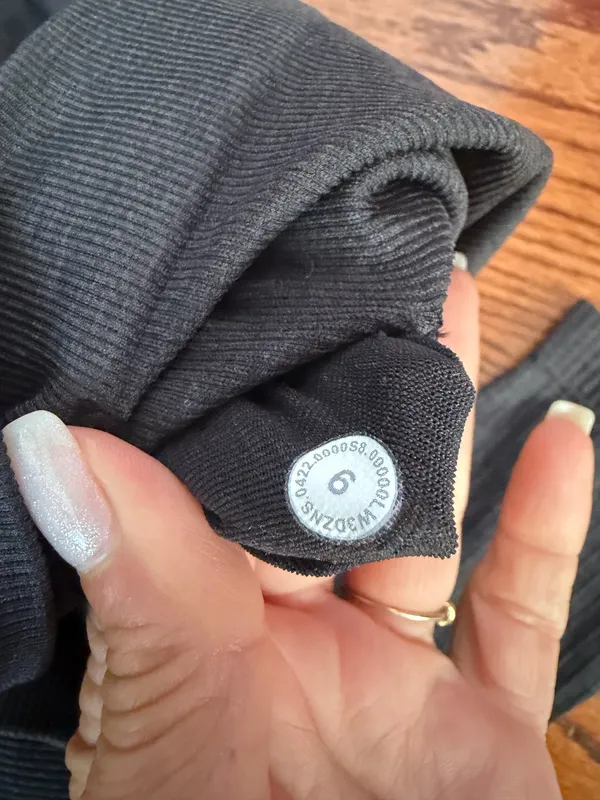 Lululemon long sleeve ribbed top - Image 6