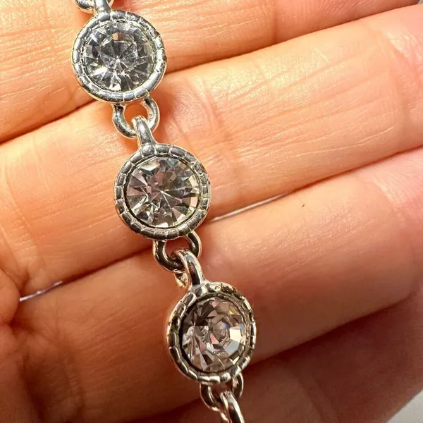 Avon rhinestone silver tone bracelet - Image 3
