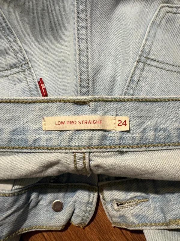 Levi’s Straight Leg Jeans Women’s - Image 3