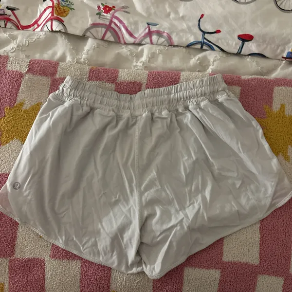 White Lululemon Hotty Hot 2.5" Shorts - Image 4