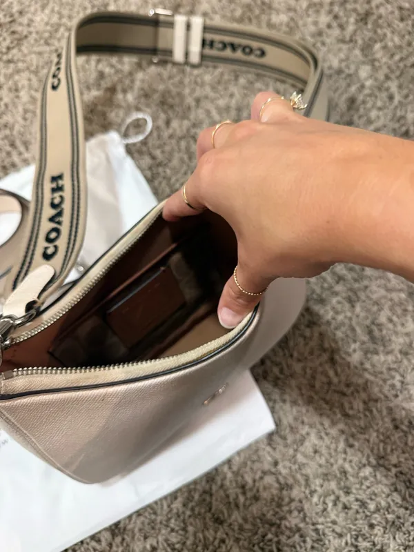 Coach Hobo Crossbody Shoulder Bag - Image 6