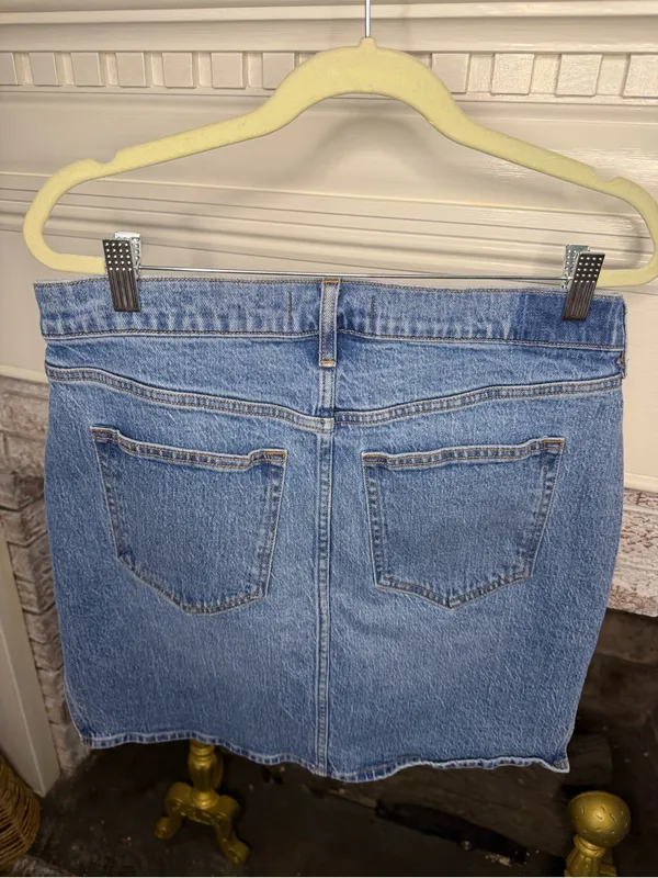 Abercrombie & Fitch mid rise vintage wash Medium Blue Denim Mini Skirt - Image 4