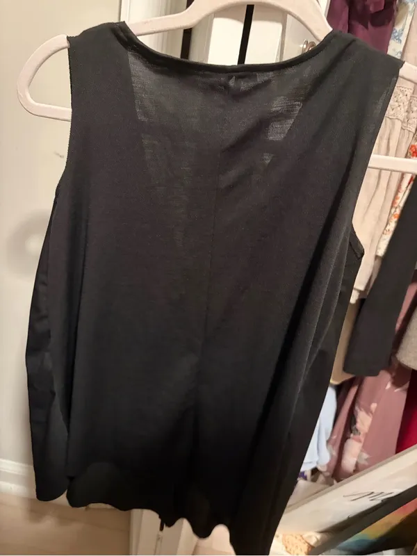 Zara V-Neck Women's Tank - Image 3
