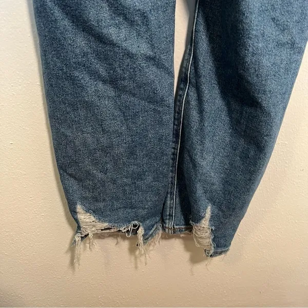 American Eagle Women's Sz 4 Regular Curvy Mom Jean Medium Wash Destroyed Stretch - Image 13