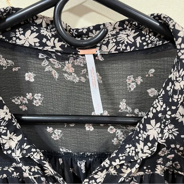 NWT Free People Serena Floral Bell Sleeve Printed Blouse size small black boho - Image 4