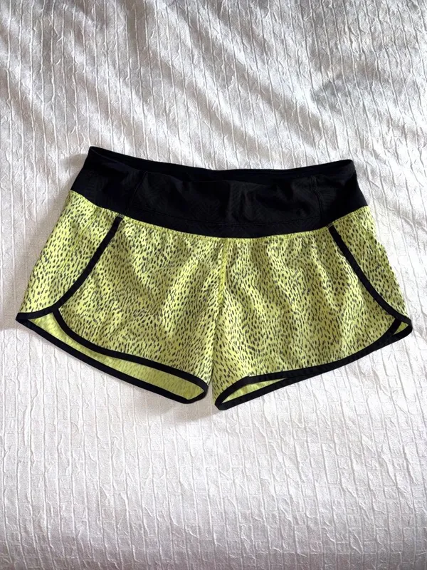 EXCELLENT Lululemon Run Speed Low Rise Shorts Lined Dash Yellow Black 8 - Image 2
