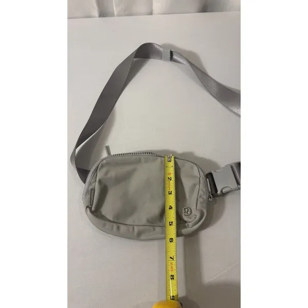 Lululemon Belt Bag Womens One Size Gray Everywhere Crossbody Fanny Pack Nylon‎ - Image 8