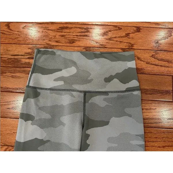 Aerie Green Camo Leggings Medium M - Image 2