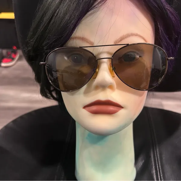 UV3 Stylish Brown Aviator Sunglasses - Image 2