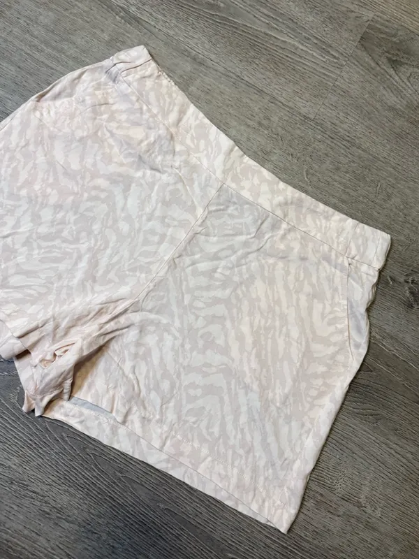 •NINE WEST• MID RISE SHORTS - Image 2