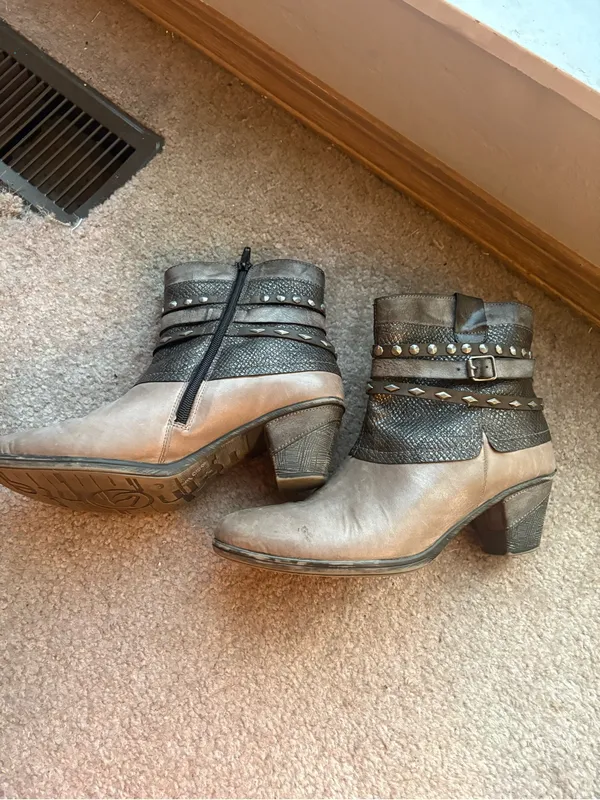 Remonte EU 41 US 9.5 Studded Moto Ankle Boots Brown Taupe Western - Image 3