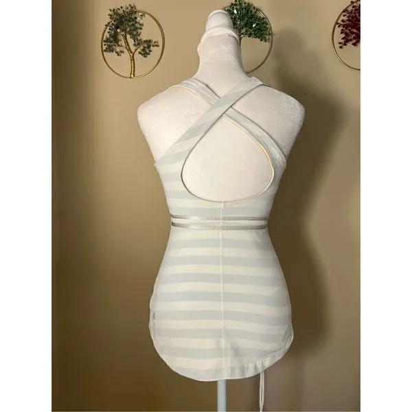 Lululemon Action Pale Blue White Silver Athletic Tank Top Size 4 - Image 2