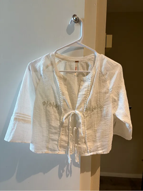 Free people White boho bohemian Tie-Front Blouse with embroidery details - Image 7