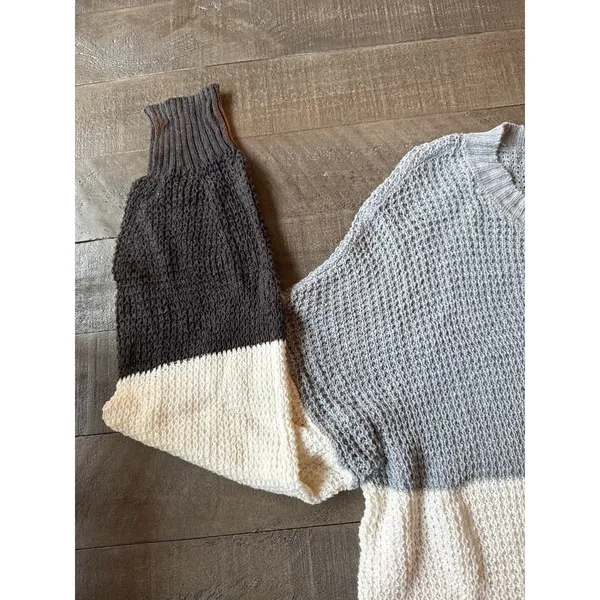 American Eagle Women's color-block gray white black waffle-knit henley sweater S - Image 5