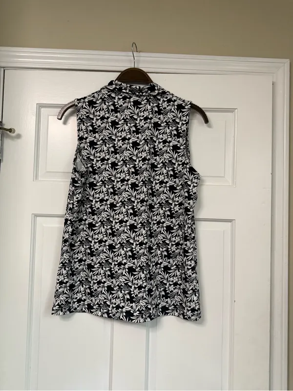Lands' End Black & White Floral Sleeveless Collared Tank - Image 2