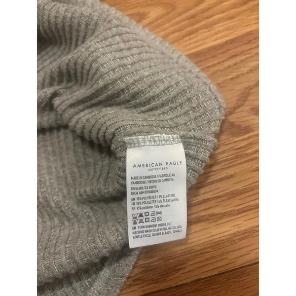 American Eagle Ribbed Soft V-Neck Long Sleeve Top Size Medium - Image 7