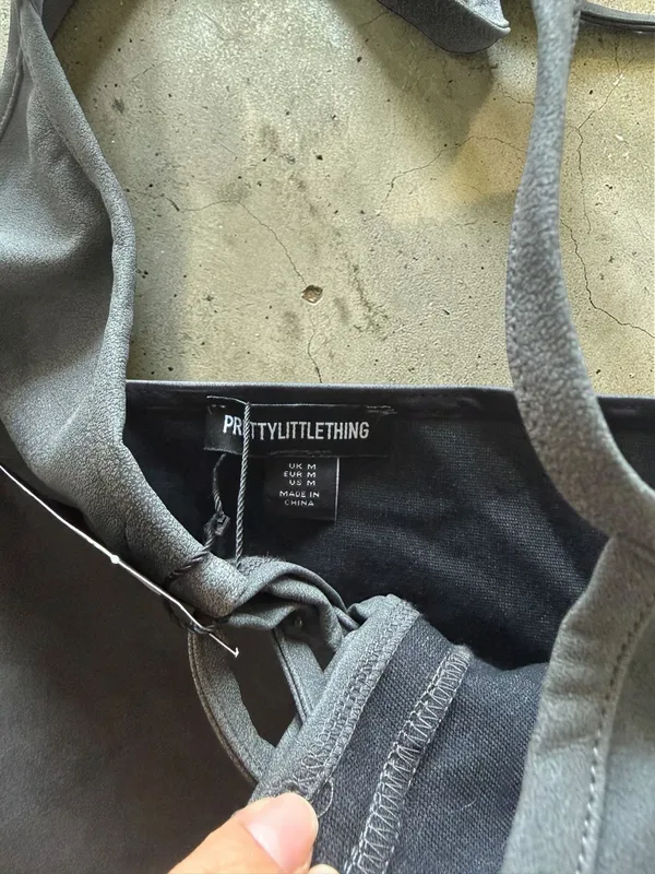 PrettyLittleThing‎ Charcoal Grey Faux Suede Lace Up Halterneck Crop Top - M - Image 3