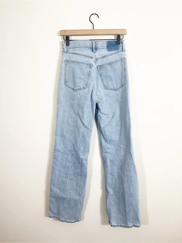 Abercrombie and Fitch 90s Relaxed Jeans Light Wash High Rise - Image 3