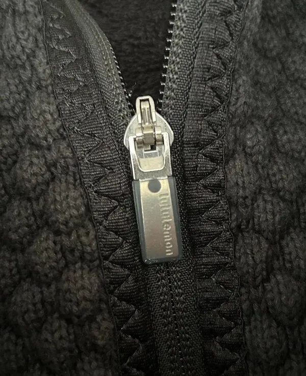 Lululemon Black Miracle Jacket Sz 6 - Image 5