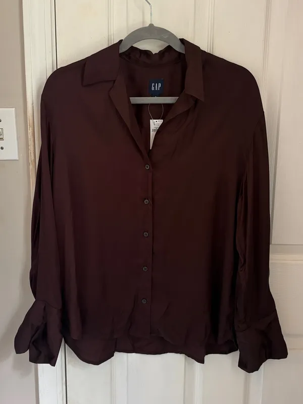 Gap NWT!! Women’s Satin Relaxed Button Down Shirt in Chocolate Brown - Image 9