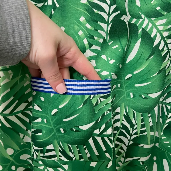NWOT Top It Off women’s green leafy blue ribbon‎ decorated pocket tshirt dress M - Image 3