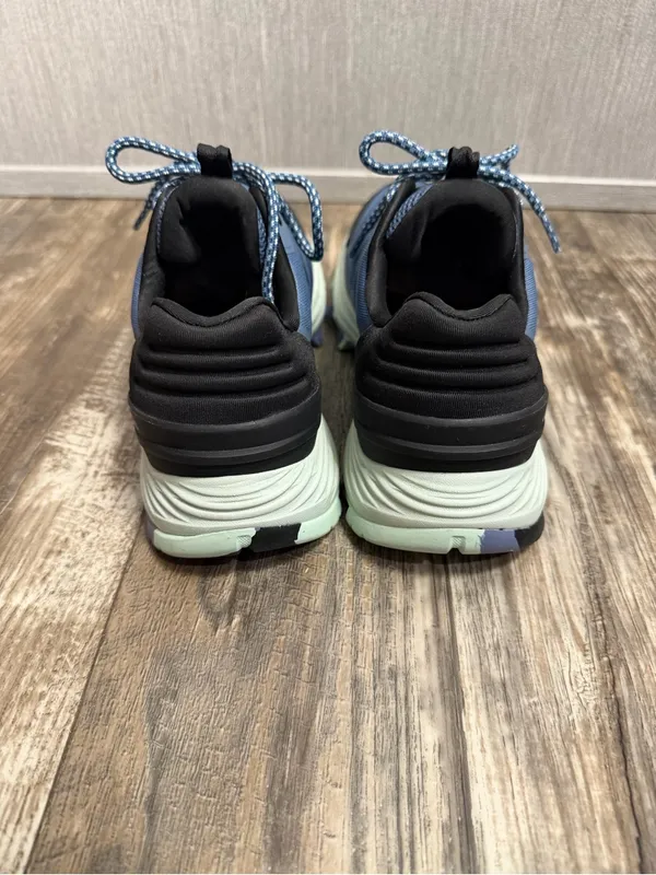 Clarks Women’s  Blue Waterproof Trail Sneaker Size 6 - Image 10