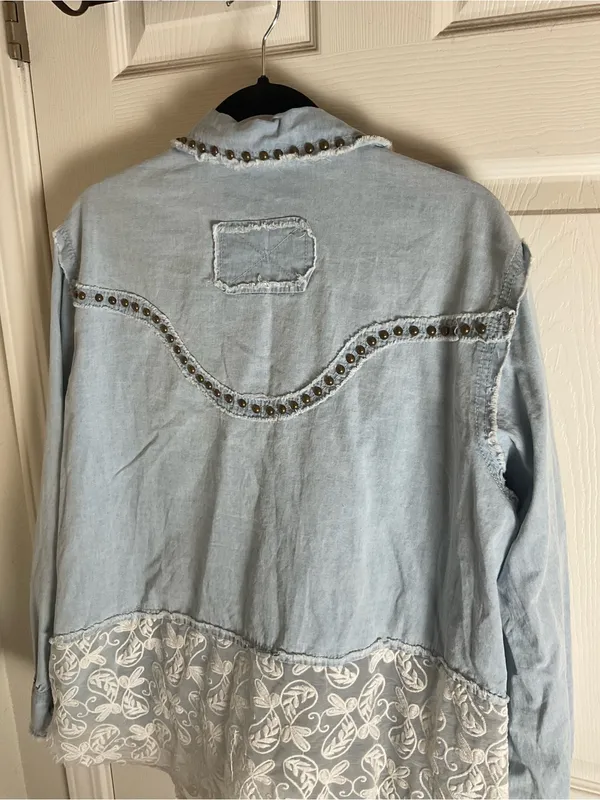 POL Light Wash Denim Button Down Top Shirt Studded Western Lace Trim Small S - Image 8