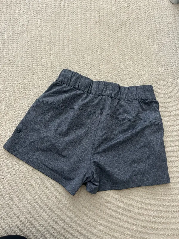 Lululemon shorts size 4 - Image 3