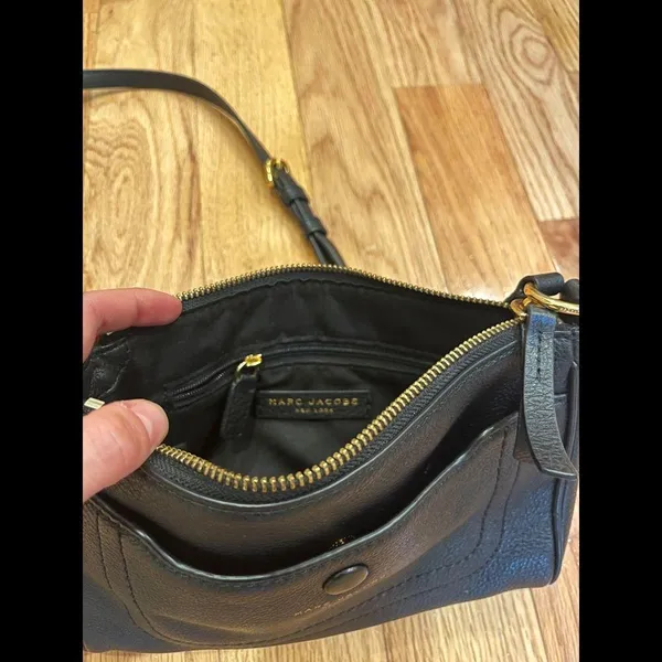 Marc Jacobs EUC  Black Crossbody Bag - Image 4